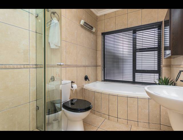 4 BEDROOM FREEHOLD FOR SALE IN SUNSET LINKS